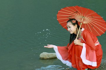 特稿：首都各界数千人送别万里同志（组图）——中红网